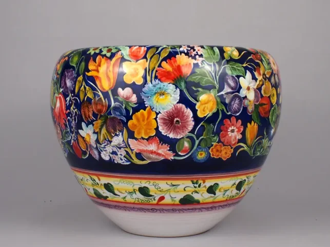 majolica centerpiece decorated with flowers, old Faenza ceramics