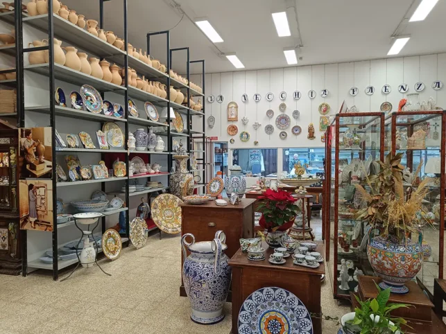 vasta esposizione di ceramiche artistiche faentine nel 2026