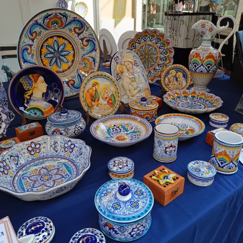 bancarella di ceramiche artistiche La vecchia faenza ad Argillà Italia 2024